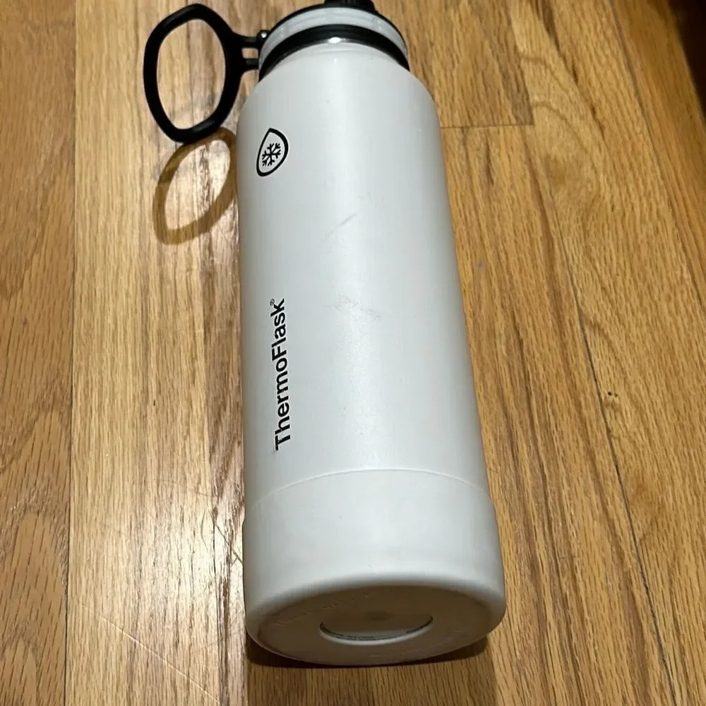 ThermoFlask white screw top with screw flip lid‎ great pre owned condition 40oz